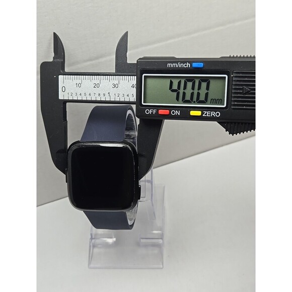 Fitbit Versa FB504 Smartwatch Fitness Heart Rate Bluetooth Extr Bands No Charger - Picture 4 of 11